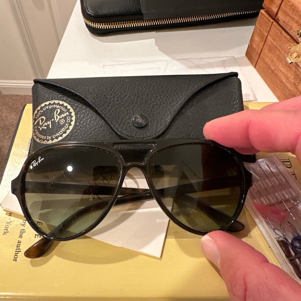 Ray-Ban Black Aviator Sunglasses